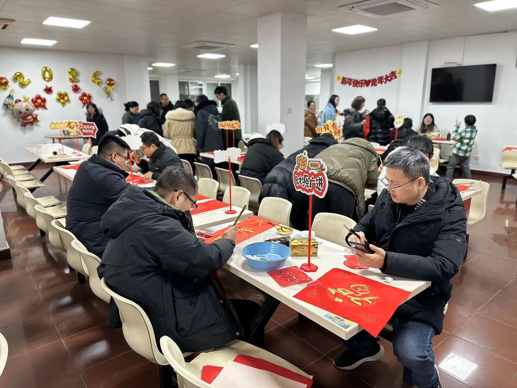 “迎春接福，共慶佳節(jié)”包餃子、寫(xiě)春聯(lián)活動(dòng)1 (25).jpg